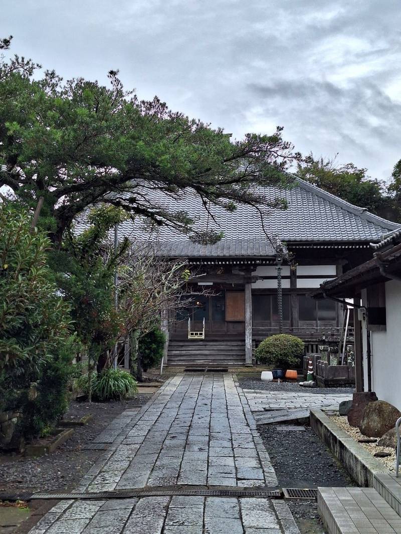 本行寺 (勝浦市),千葉県勝浦市浜勝浦１０