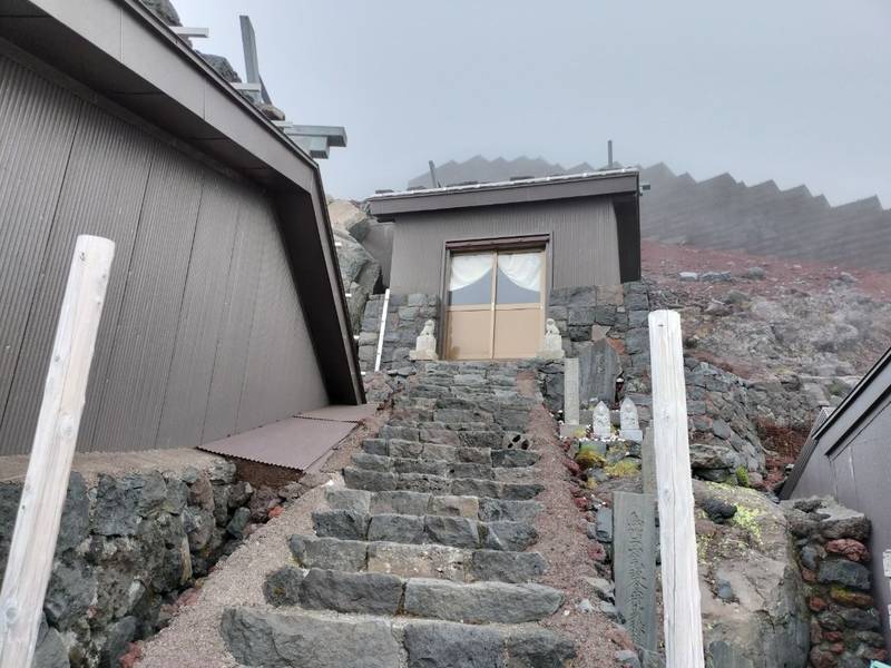 烏帽子岩神社,山梨県富士吉田市