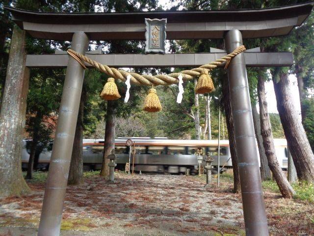 下原八幡神社,岐阜県下呂市金山町中津原字佃