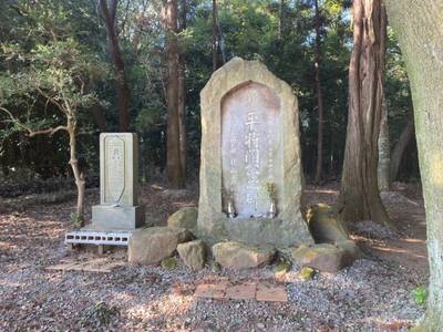 北山稲荷大明神,見どころ,砂フキン大佐