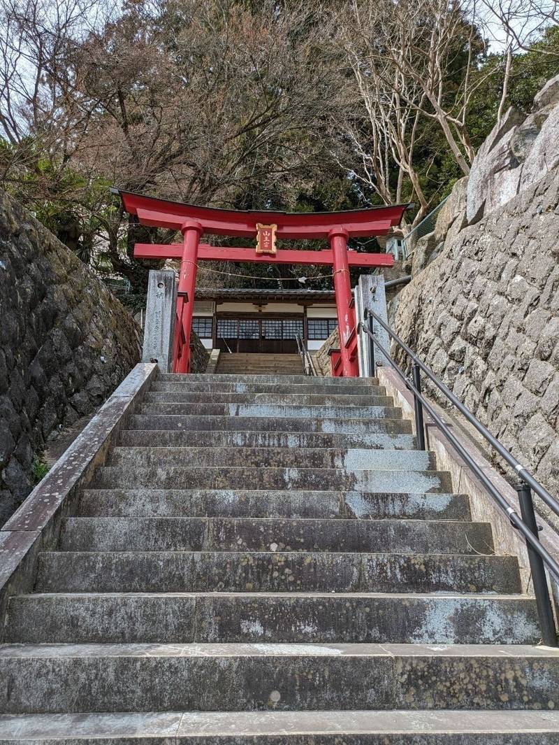 山王神社,山梨県山梨市三富下荻原１１０