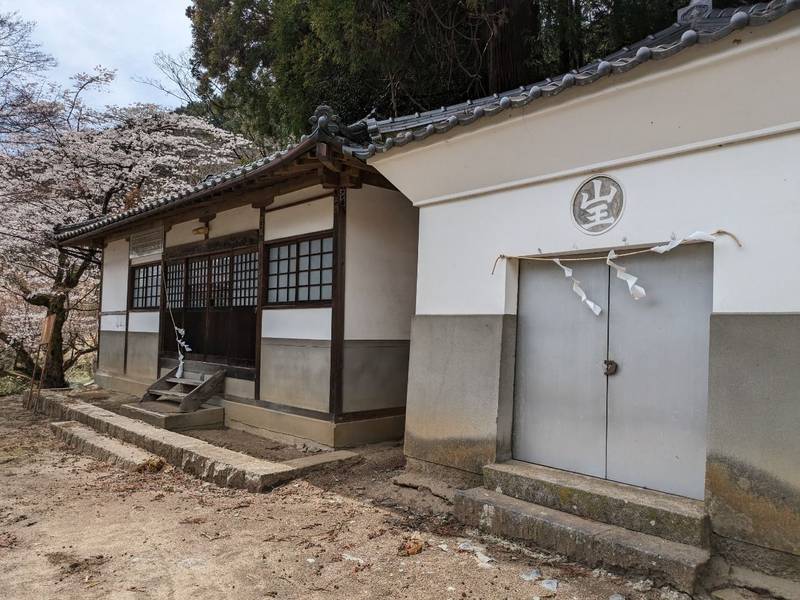 山王神社,山梨県山梨市三富下荻原１１０