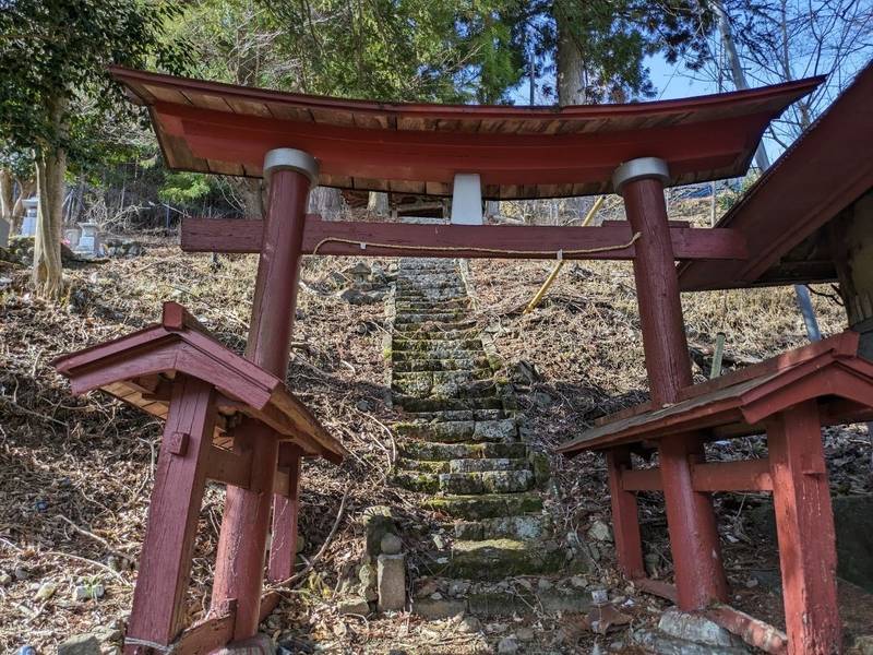 若宮八幡宮神社,山梨県南巨摩郡早川町初鹿島１０２９
