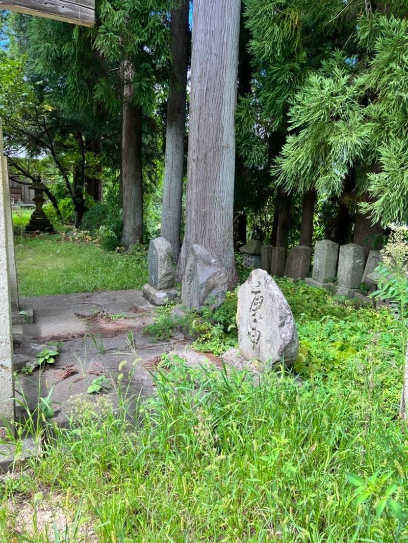 鞍置八幡宮,山形県西置賜郡白鷹町滝野281