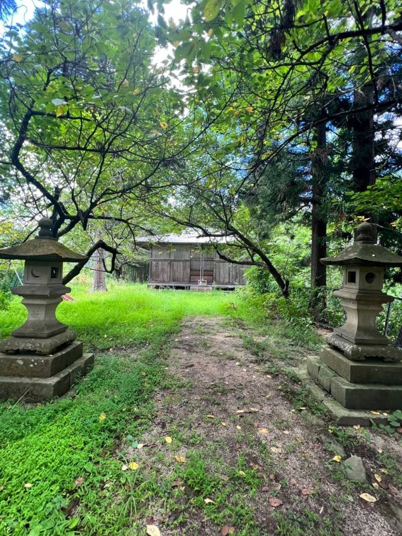 鞍置八幡宮,山形県西置賜郡白鷹町滝野281