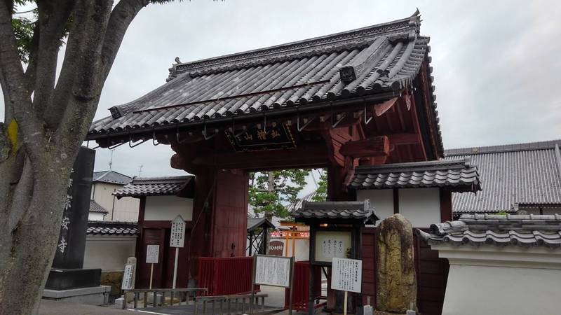 宗安寺 彦根市 滋賀県 の見どころ 宗安寺の赤門で By ちゅら君 Omairi おまいり