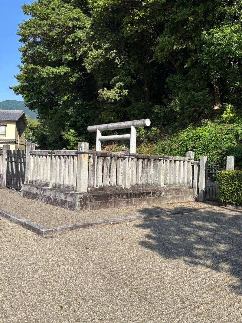 掖上博多山上 (孝昭天皇),奈良県御所市三室３７８
