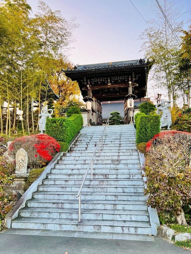 塩波山 華蔵院 日輪寺,福島県本宮市本宮山田３６−２