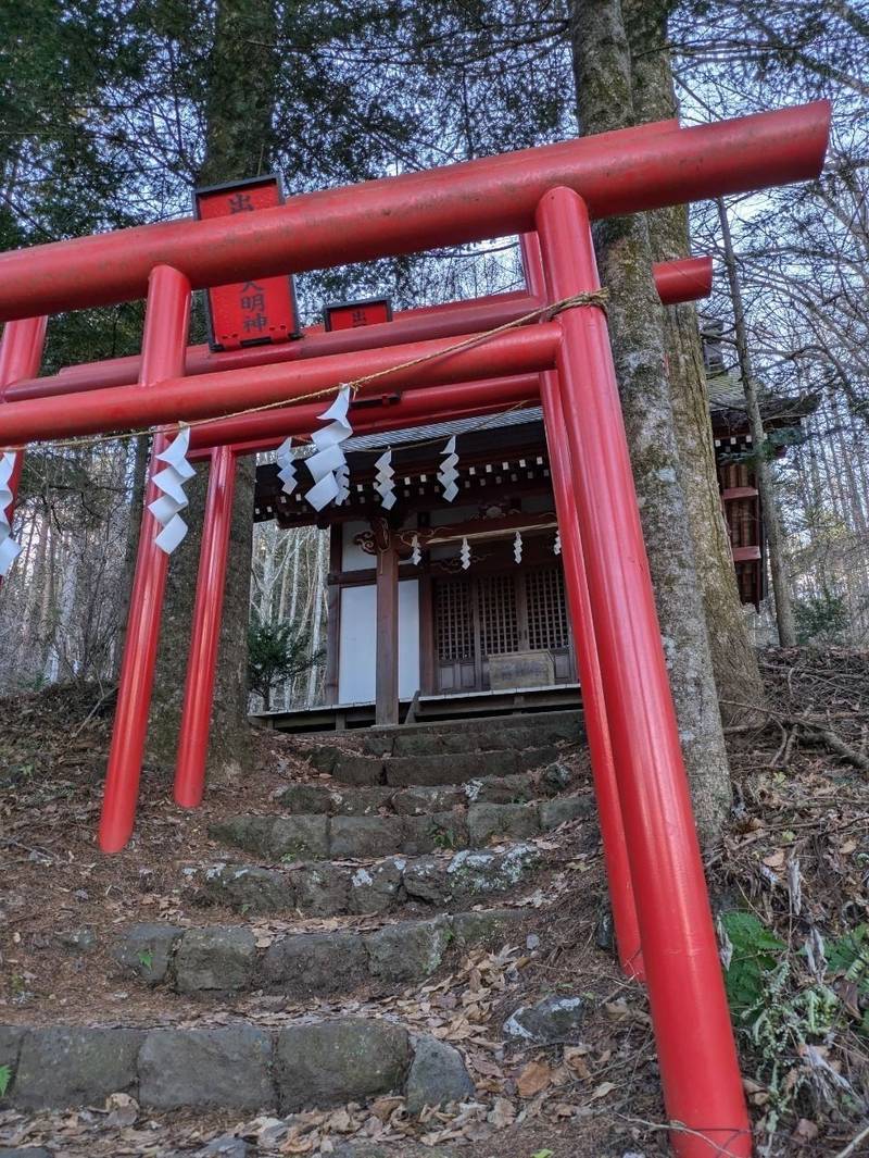 出口稲荷社,山梨県南都留郡忍野村忍草3483-2