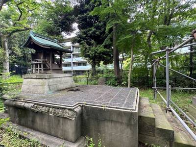 兜稲荷社址【飛鳥山公園】,見どころ,紅斗真斗