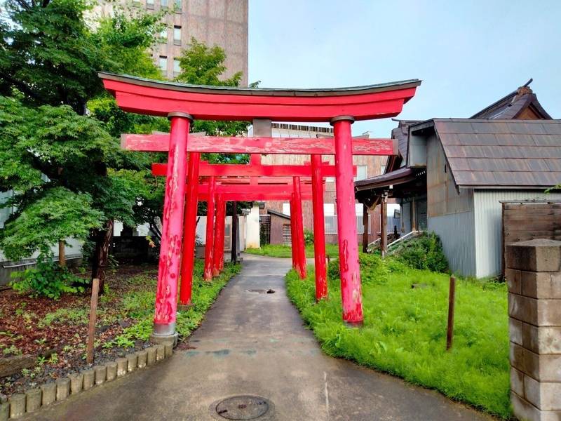 勝田稲荷神社,青森県青森市勝田１丁目３−２１