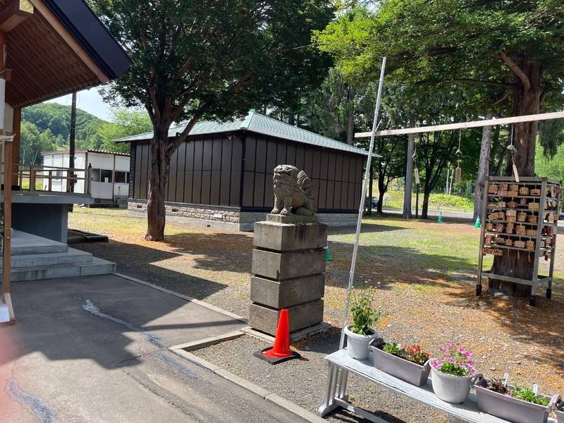 石山神社,北海道札幌市南区石山254番地