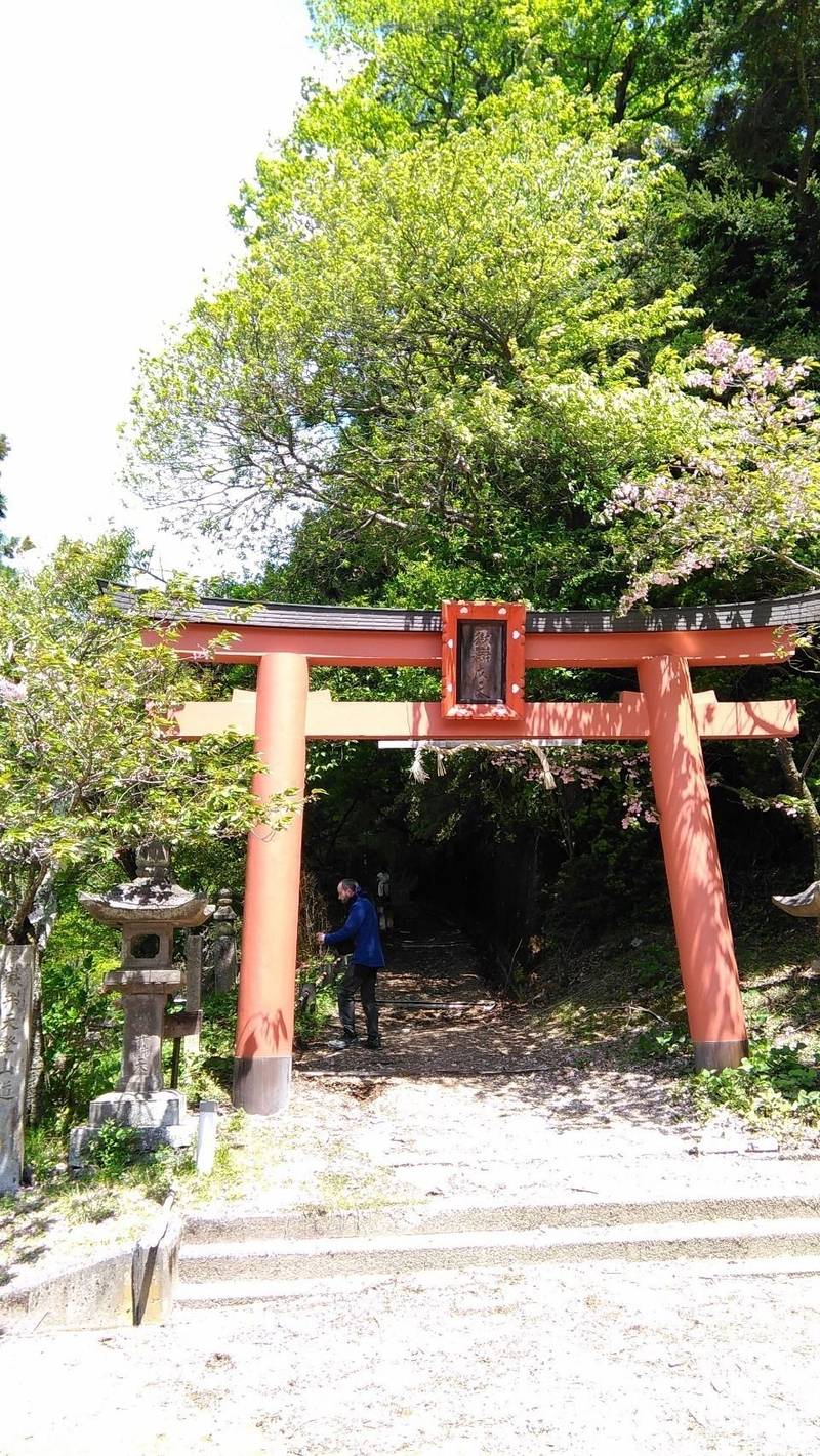 嶽弁財天社,和歌山県伊都郡高野町高野山（弁天岳山頂）