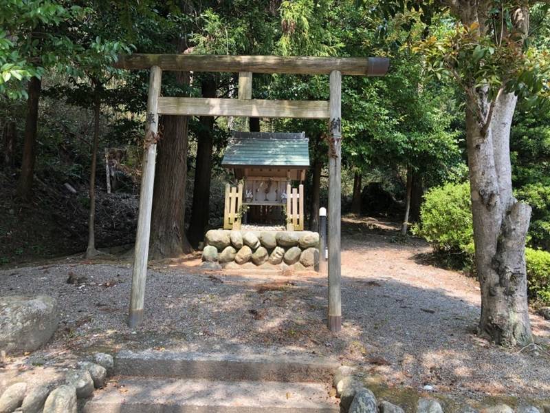 紀師神社,三重県松阪市庄町989番池