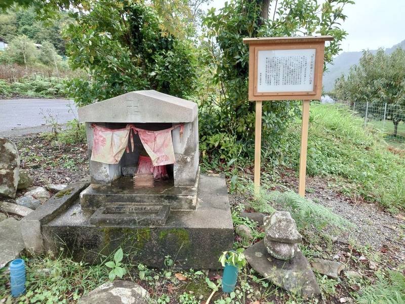 栄久院,京都府南丹市美山町和泉宝天頭66