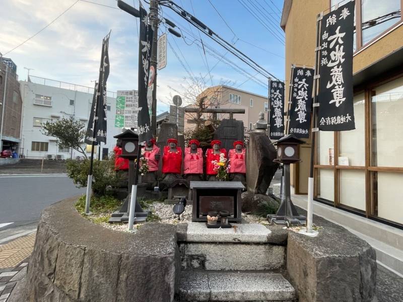 六地蔵稲荷,神奈川県鎌倉市由比ガ浜1-3