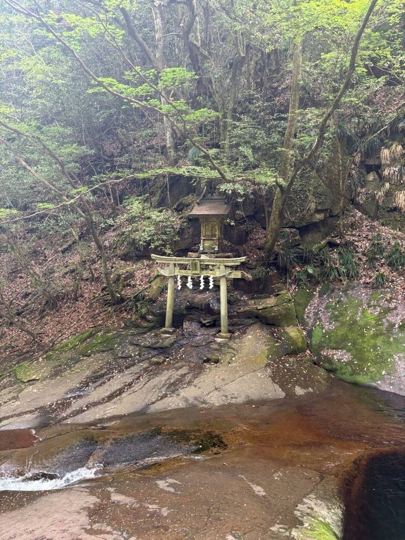 龍鎮神社,奈良県宇陀市榛原荷阪