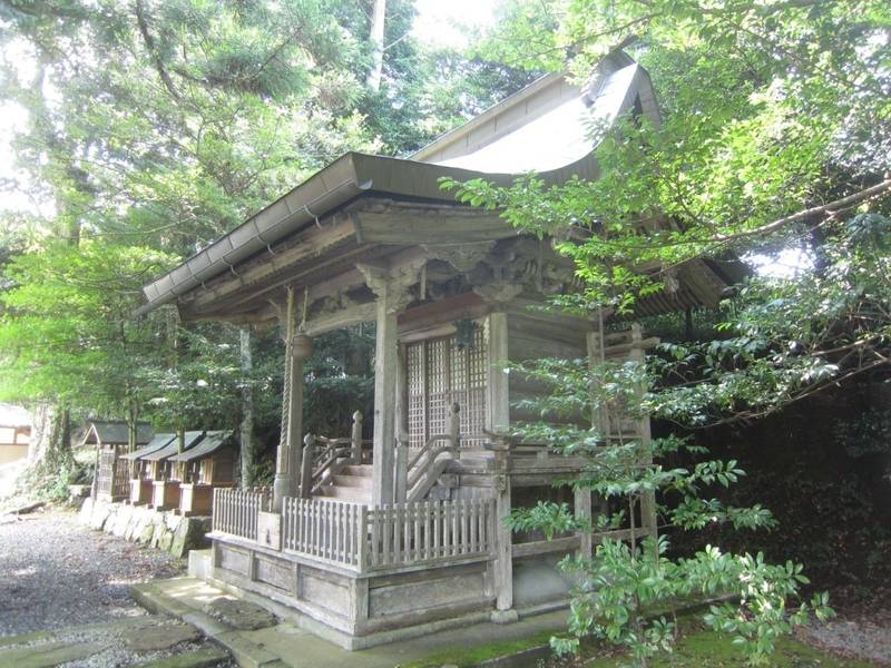 志波加神社,京都府南丹市日吉町志和賀字宮ノ岡５０