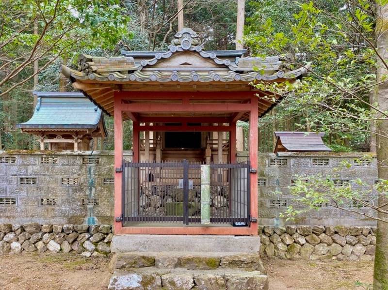 八幡神社     (揖斐川町谷汲深坂),岐阜県揖斐郡揖斐川町谷汲深坂2562番地