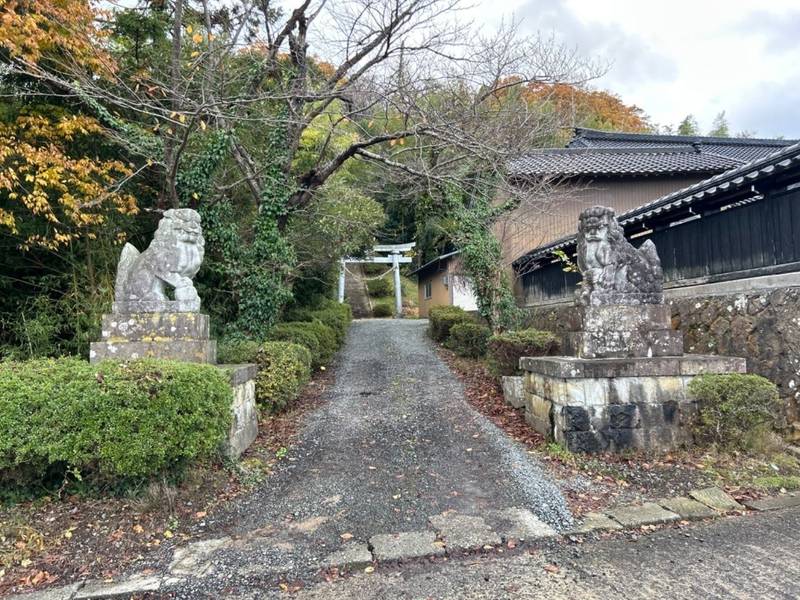 椎泊神社,新潟県佐渡市椎泊