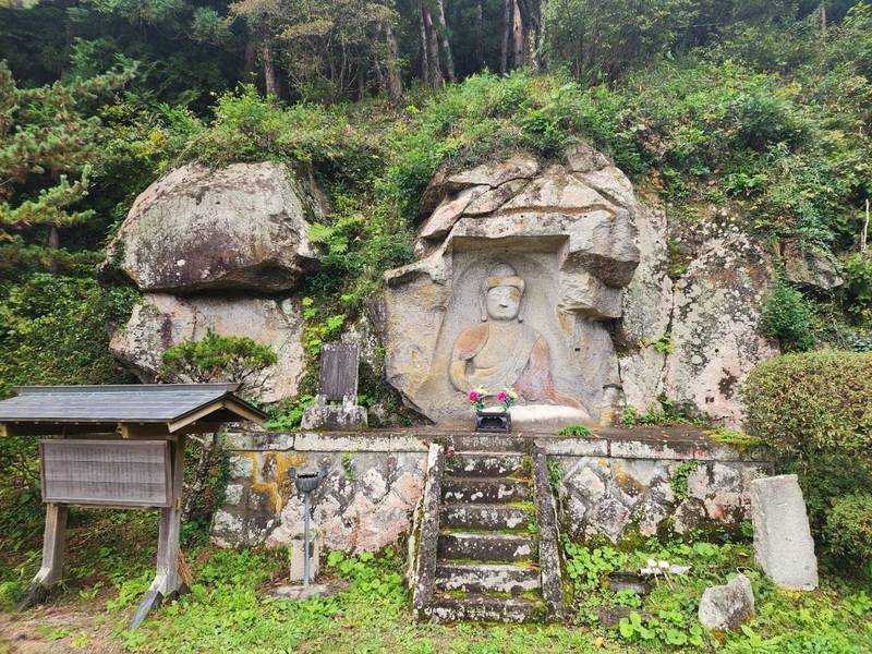 舘ケ岡磨崖仏及び供養碑群,福島県須賀川市舘ケ岡向山