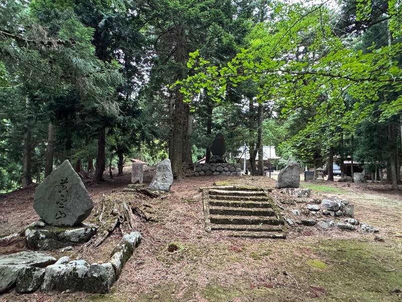 巨四王神社,山形県長井市川原沢１３５７