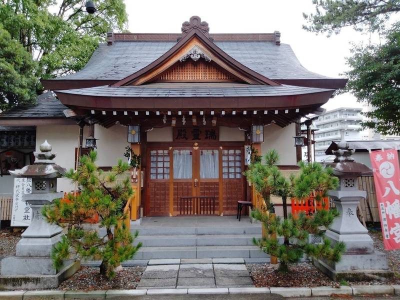 高知八幡宮,高知県高知市はりまや町３丁目８−１１