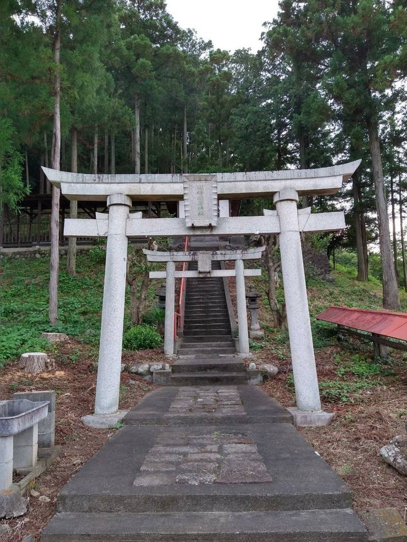 山崎稲荷神社,栃木県足利市小俣町１５５２