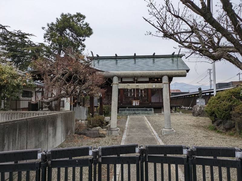 埋草神社,山梨県笛吹市春日居町鎮目147-9
