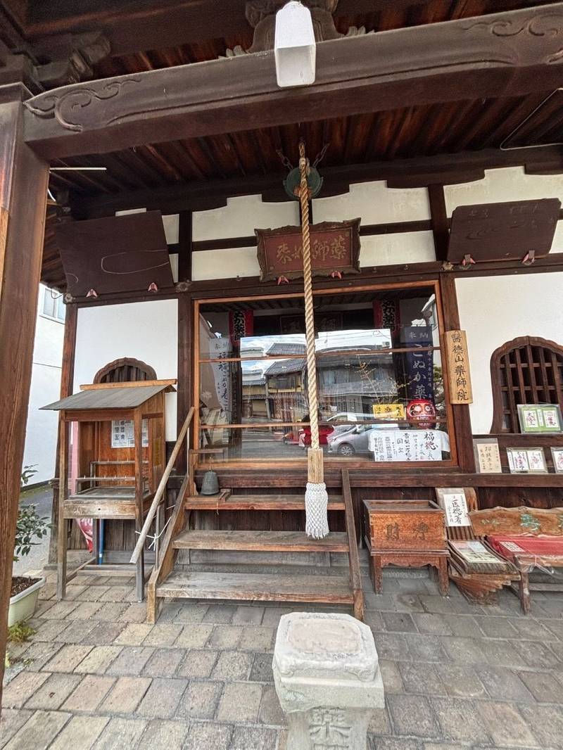 薬師院 (こぬか薬師),京都府京都市中京区釜座通二条上ル大黒町694