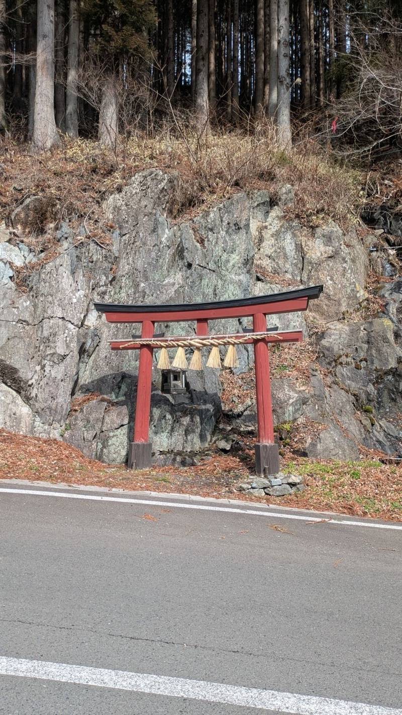 五葉神社,岩手県大船渡市立根町字萱中56番地1