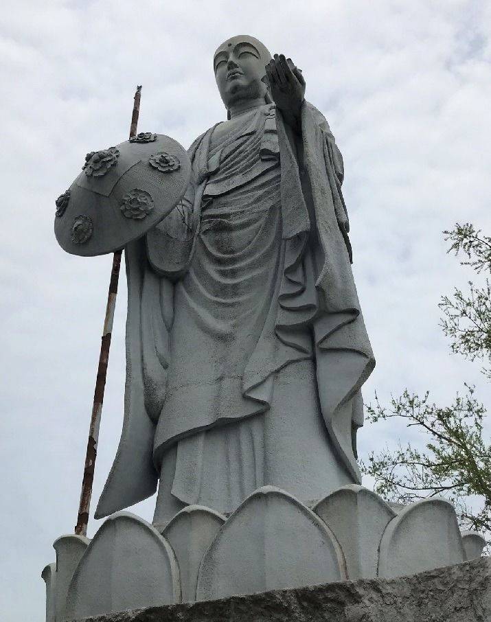 尾花沢花笠地蔵尊    (日本一花笠地蔵),山形県尾花沢市上町4丁目12〔(旧)花笠踊り観光センター内〕