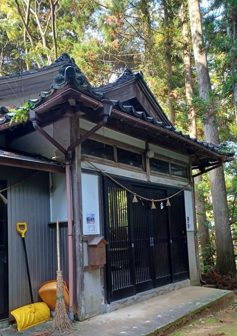 熱實山神社,富山県高岡市太田11