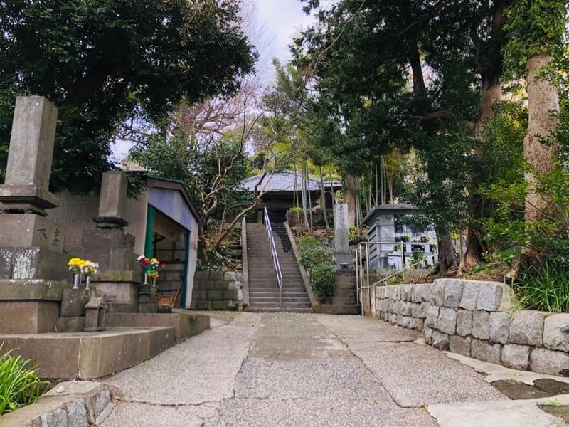 南向山 本行寺 (横須賀市),神奈川県横須賀市長沢1-56-9