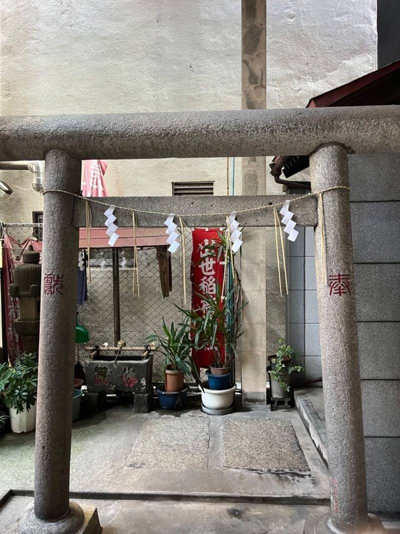 出世稲荷神社  (岩代稲荷神社),東京都中央区日本橋堀留町1-6-11