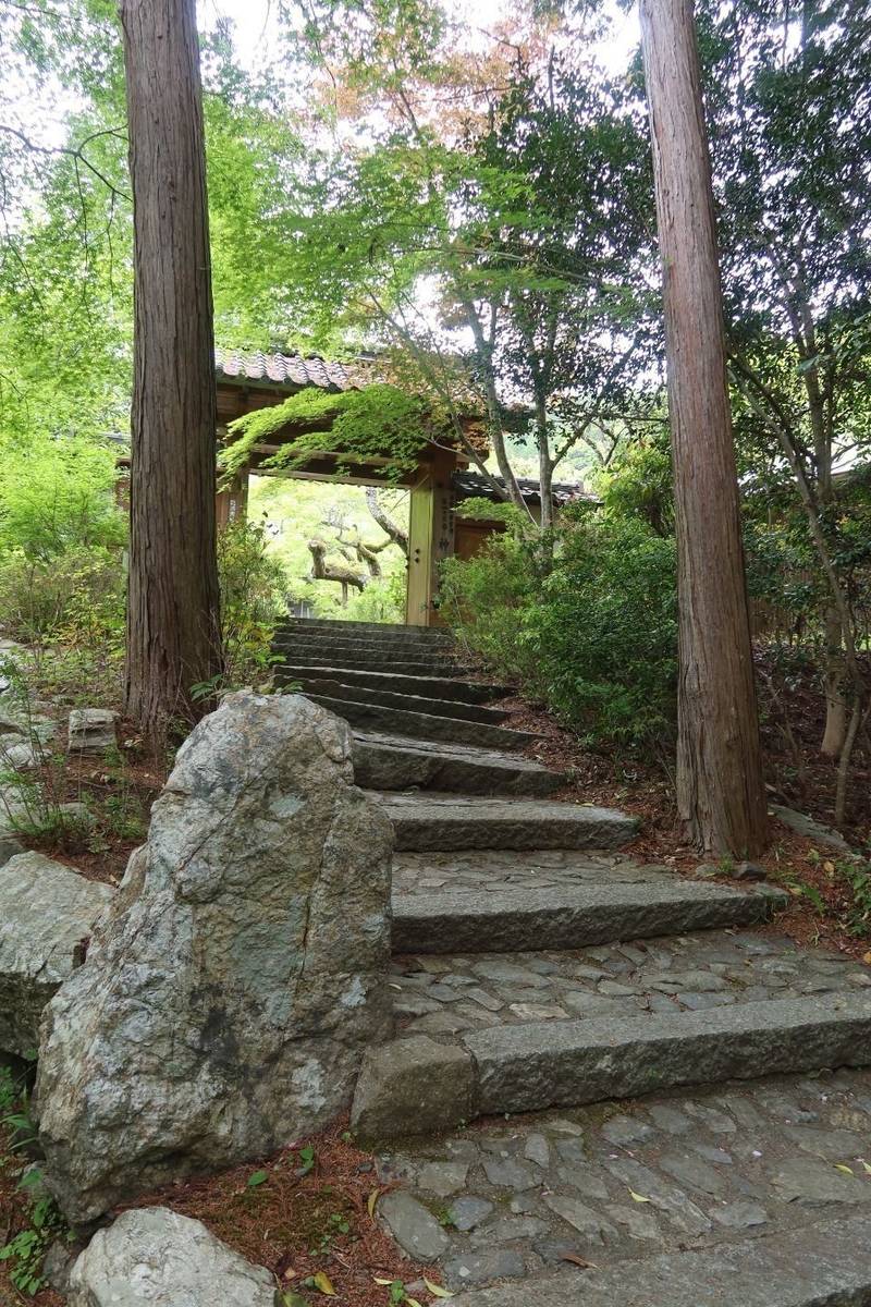 神蔵寺  (神藏寺),京都府亀岡市稗田野町佐伯岩谷ノ内院ノ芝60