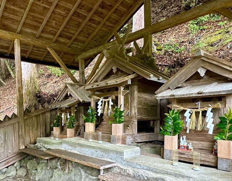 長谷八幡神社,奈良県吉野郡下市町長谷５１８−２