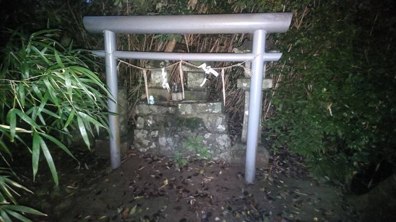 鏡岳神社,長崎県壱岐市郷ノ浦町初山東触１５８７−１