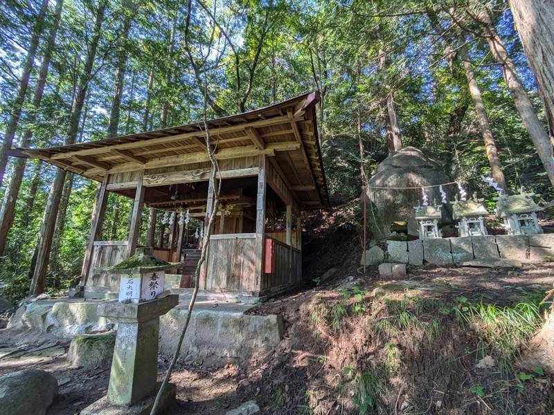 笠石大明神,山梨県山梨市牧丘町西保中１０５２