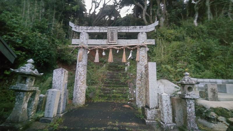 鏡岳神社,長崎県壱岐市郷ノ浦町初山東触１５８７−１