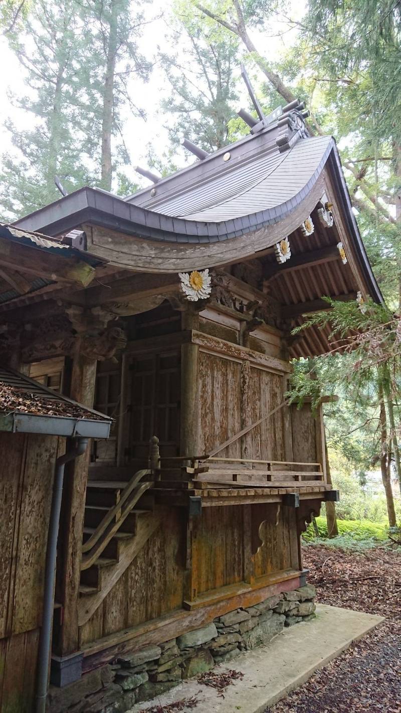 新八幡神社,徳島県美馬市木屋平八幡76