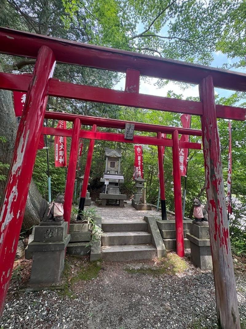 九尾稲荷神社,栃木県那須郡那須町大字湯本１８２
