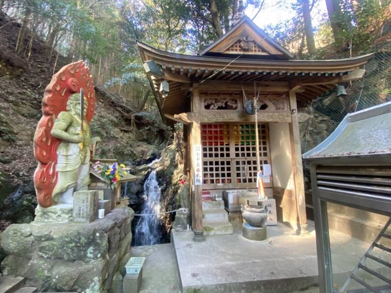 紅葉ヶ滝薬師堂,福岡県糟屋郡篠栗町篠栗234-15