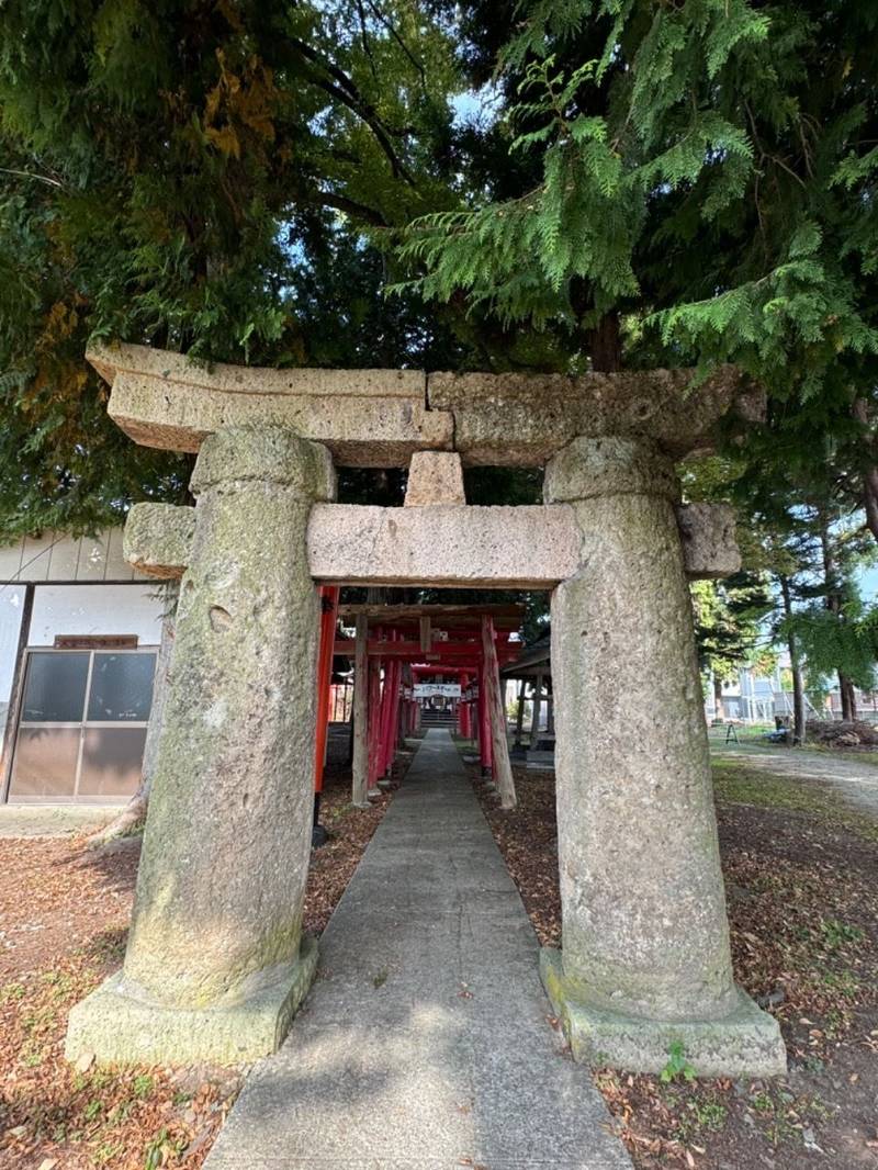 與次郎稲荷神社,山形県東根市四ツ家１丁目2