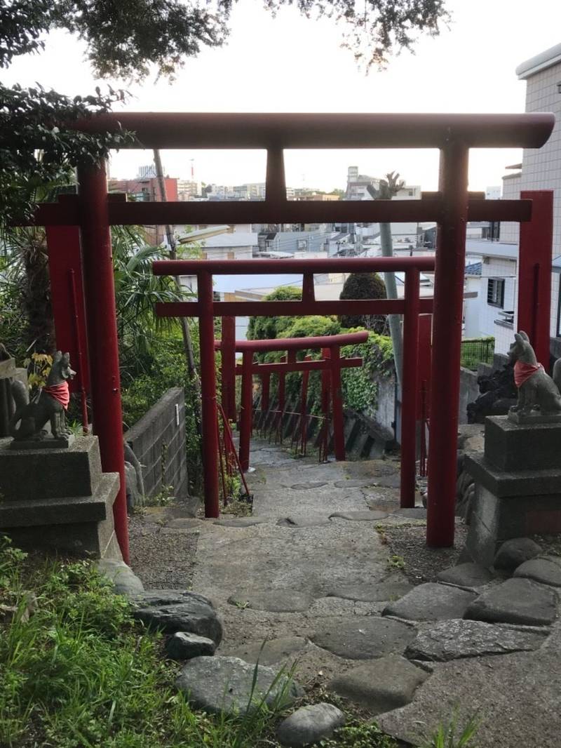 宝玉稲荷大明神,神奈川県横浜市神奈川区栗田谷2