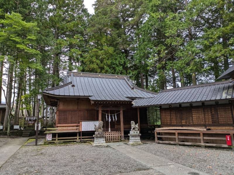 八幡神社,山梨県南都留郡鳴沢村鳴沢３３２３