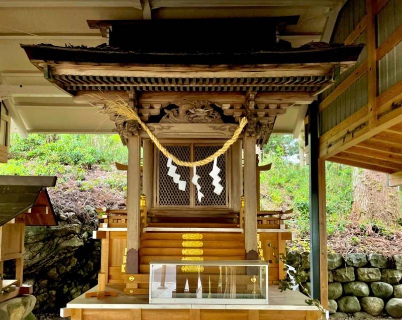岡神社,岐阜県関市洞戸飛瀬１８０