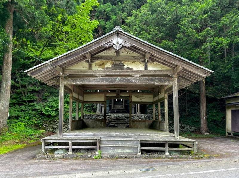 白山神社    (大和町栗巣),岐阜県郡上市大和町栗巣655番地