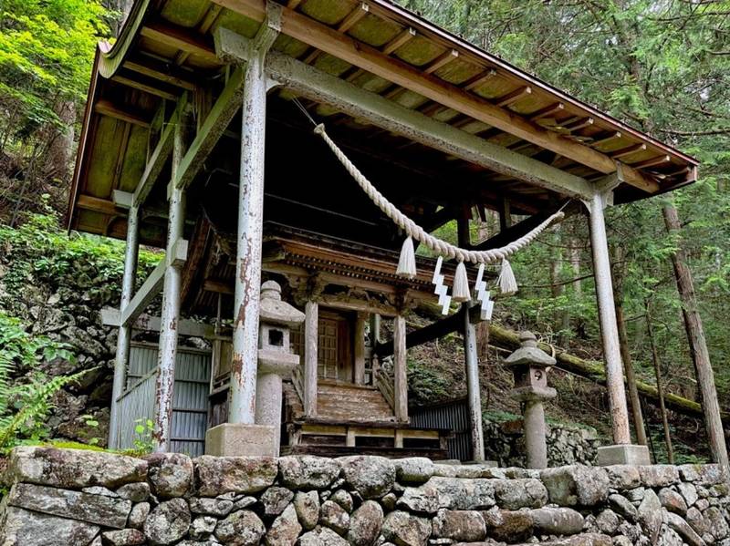 白山神社    (大和町栗巣),岐阜県郡上市大和町栗巣655番地