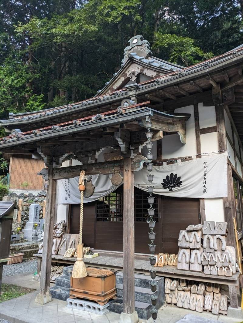 神力坊,山梨県南巨摩郡早川町赤沢１３３０